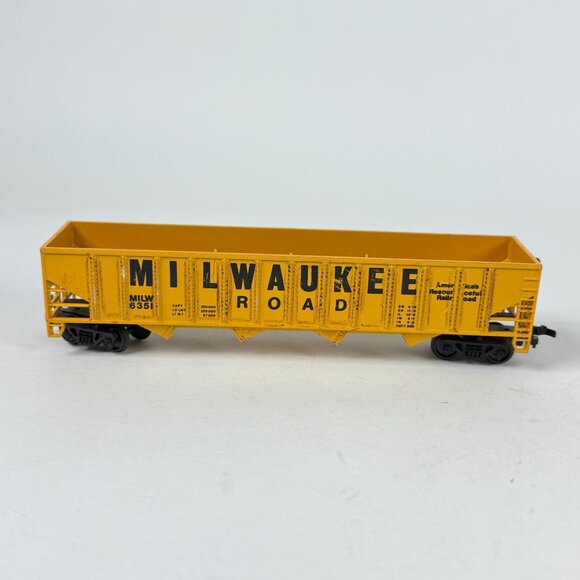 HO Scale Train Boxcars Milwaukee Road Conrail Northern Pacific Timber Line - Picture 4 of 7